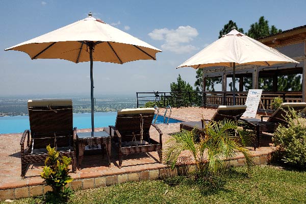 Twin Lakes Safari Lodge